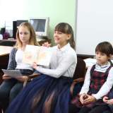 изображение: Фото 18. 2018.10.23 Елизавета Лабодина в гимназии №35. Объединение детских библиотек Тольятти