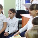 изображение: Фото 4. 2018.10.23 Елизавета Лабодина в гимназии №35. Объединение детских библиотек Тольятти