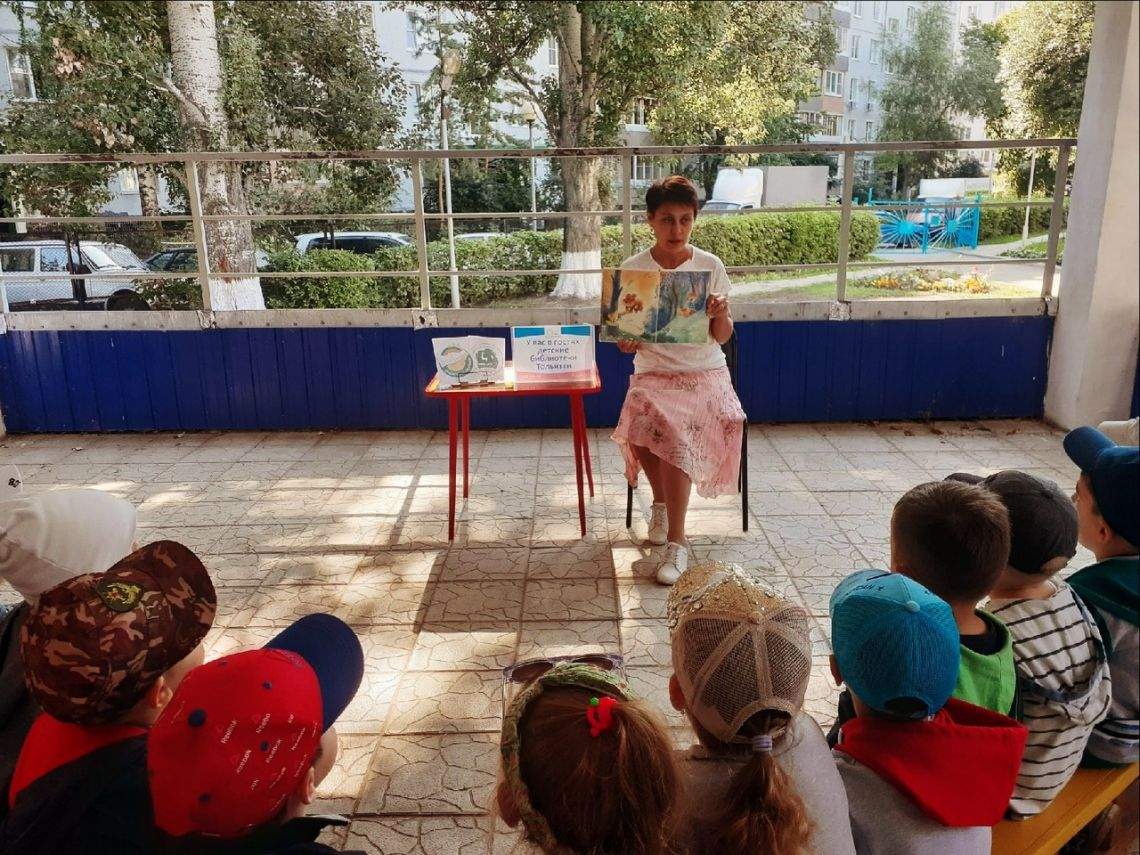 Детская библиотека №1 приняла участие в акции «Книжка на ладошке»