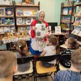 изображение: Фото 3. 2022.04.11 Лия Недумова в детской библиотеке №12. Объединение детских библиотек Тольятти