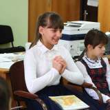 изображение: Фото 50. 2018.10.23 Елизавета Лабодина в гимназии №35. Объединение детских библиотек Тольятти