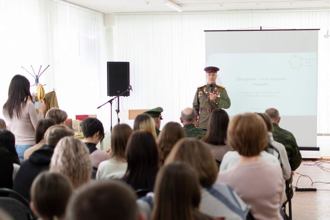Военно-исторический клуб «Патриоты» встретился со школьниками